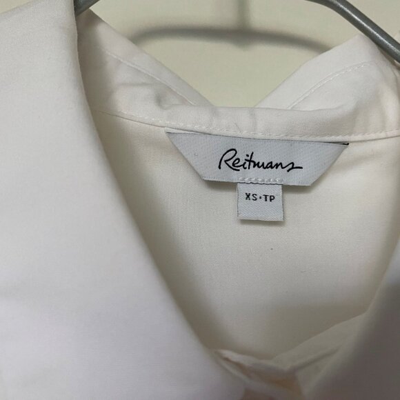 Blouse blanche sans manches avec petit col boutonné - Picture 2 of 3